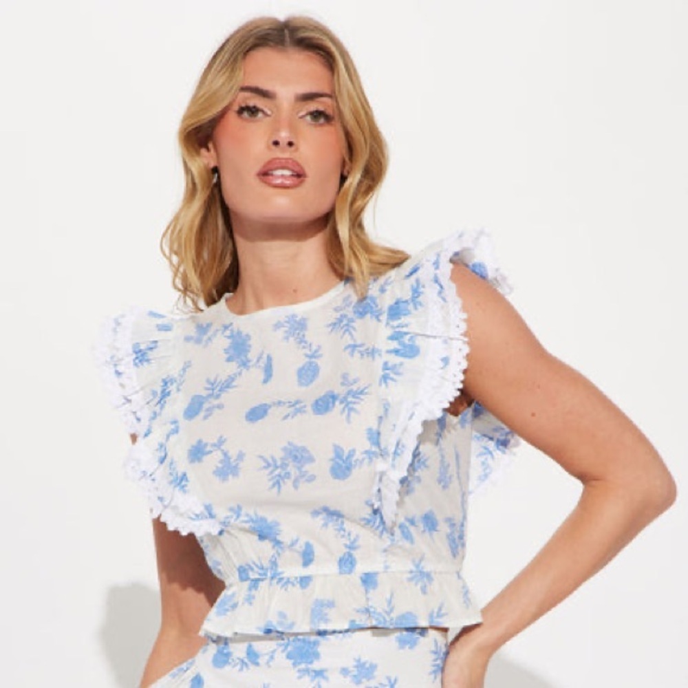 NWT FASHION NOVA FLORAL RUFFLE TOP